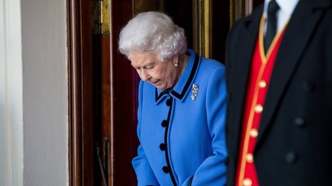 Britanska kraljica je globoko užaloščena ob smrti svojega zadnjega korgija