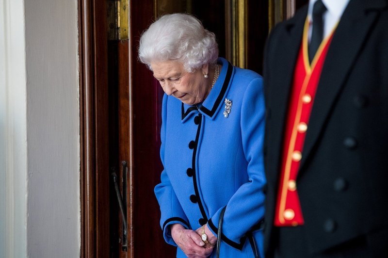 Britanska kraljica je globoko užaloščena ob smrti svojega zadnjega korgija (foto: profimedia)