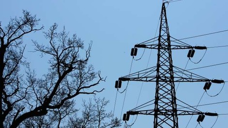 Na območju Primorske brez elektrike 1650 odjemalcev, v Dravogradu spremljajo razmere