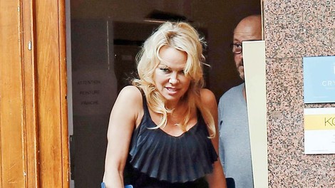 Pamela Anderson se je poškodovala med plesom