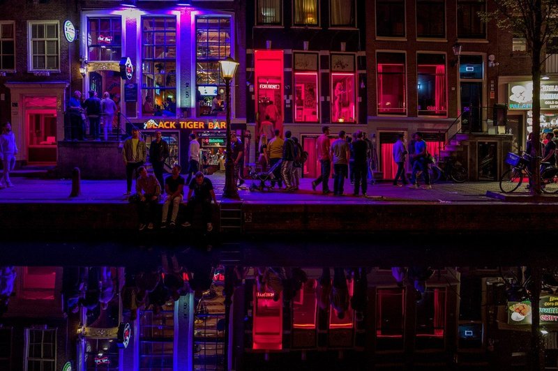 Prijateljice noči bi lahko delale tudi zunaj amsterdamske rdeče četrti (foto: Profimedia)