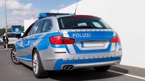 Nemčija: Policiste presenetil poni v prtljažniku manjšega kombija!