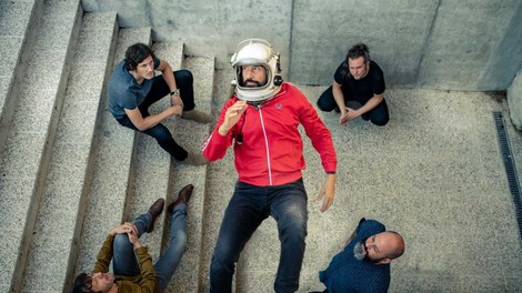 Društvo mtvih pesnikov ne miruje - izdali so nov single z naslovom Astronavt