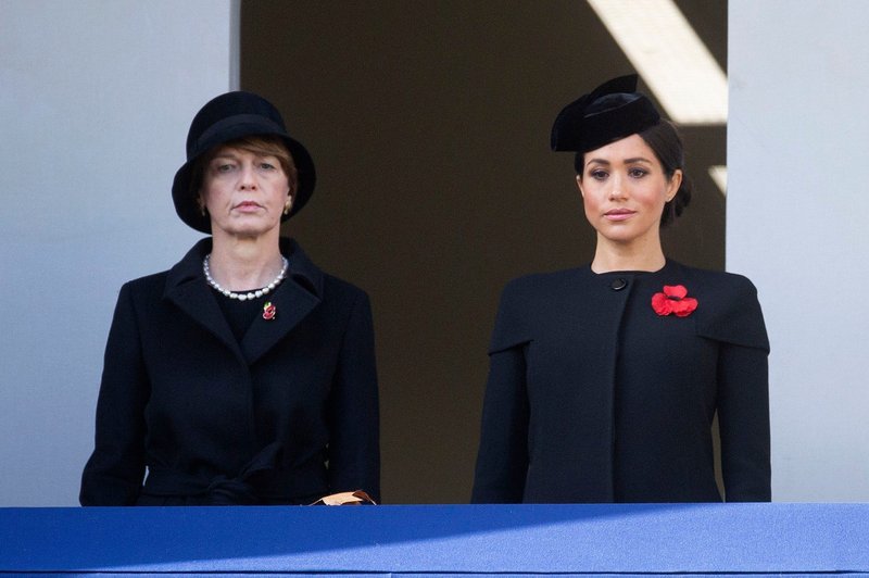 Zakaj Meghan Markle na kraljevem balkonu ni stala z ostalimi članicami kraljeve družine? (foto: Profimedia)