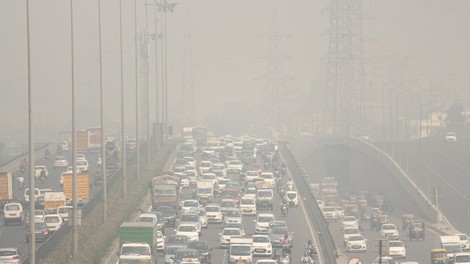 Umetna pljuča zaradi strupenega smoga v New Delhiju v nekaj dneh počrnela