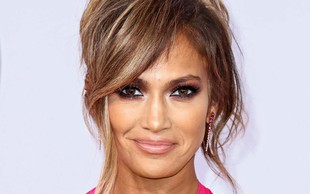 Jennifer Lopez bo letos slavila 50 let: Videti je odlično, a se zaradi tega sooča s sovraštvom