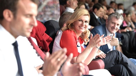 Ruska pevka posnela pesem v čast hrvaški predsednici
