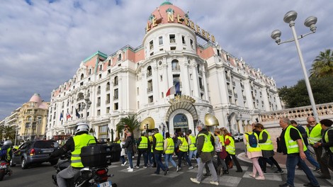 V protestih proti visokim cenam goriva v Franciji ena smrtna žrtev in 47 ranjenih