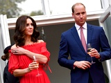 Lepooo: Takole nežno je princ William božal svojo Kate, ko ju ni nobeden gledal
