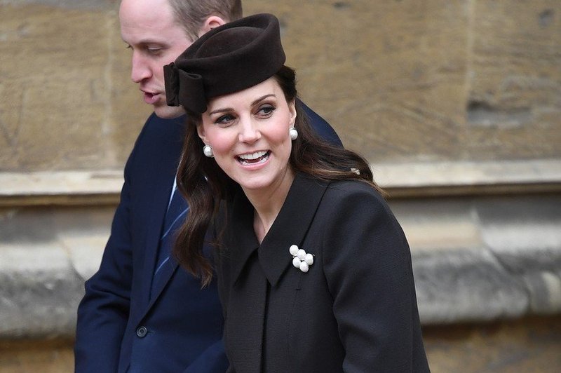 Zdaj je znano, kaj v svoji torbici vedno nosi Kate Middleton (foto: Profimedia)
