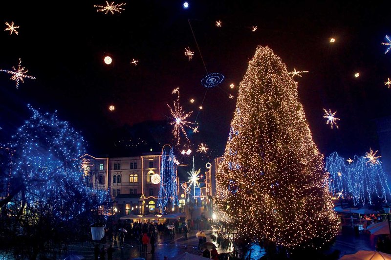 Praznični december v Ljubljani se pričenja s tradicionalnim prižigom lučk! (foto: Primož Predalič, Goran Antley)