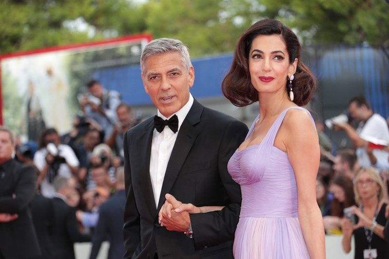 George Clooney in Amal prepričana, da bosta botra prvega otroka princa Harryja in Meghan Markle (foto: Profimedia)