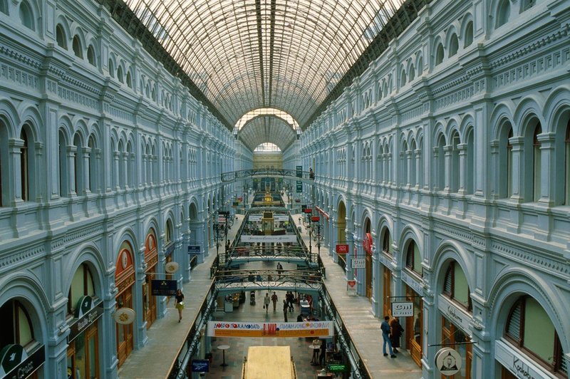 Minilo je 125 let , odkar so odprli danes prestižno veleblagovnico GUM v Moskvi (foto: profimedia)