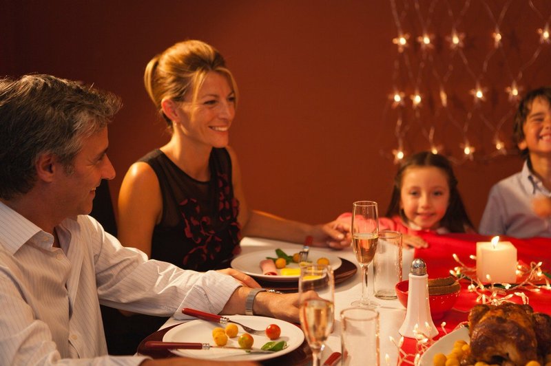 Pobuda restavracije: Otroci jedo zastonj, če starši ne uporabljajo mobitela med obrokom! (foto: Profimedia)