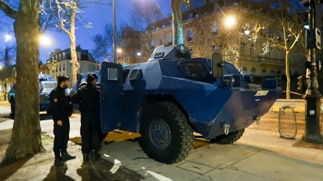 Slovensko veleposlaništvo v Parizu v luči protestov v Franciji izdalo opozorilo