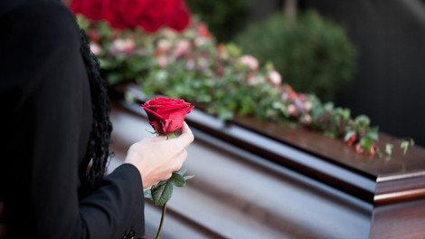 Razlaga sanj: Pogreb je znamenje, da je nekaj znotraj vas umrlo ali se prebudilo!