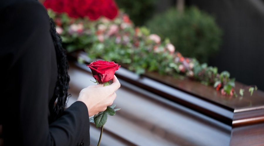 Razlaga sanj: Pogreb je znamenje, da je nekaj znotraj vas umrlo ali se prebudilo! (foto: profimedia)
