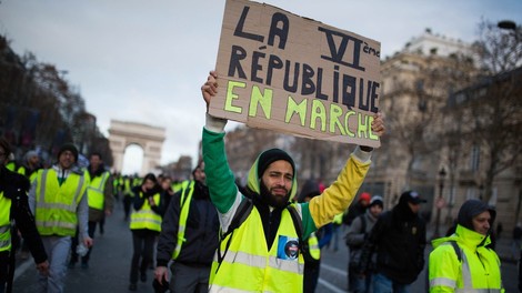 Po četrti soboti protestov je francoski premier napovedal, da je čas za dialog