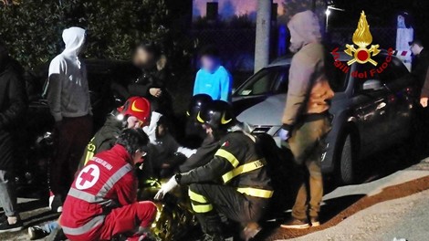 V Italiji zaradi stampeda v diskoteki aretirali 15-letnika, ki je paniko sprožil s solzivcem