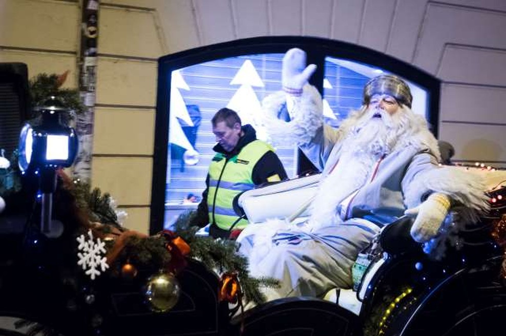 Kje vse po Sloveniji se lahko vaši otroci srečajo z dedkom Mrazom (foto: Anže Malovrh/STA)