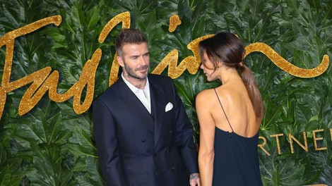 Victoria Beckham s hrbta odstranila tetovažo, ki je bila posvečena Davidu Beckhamu