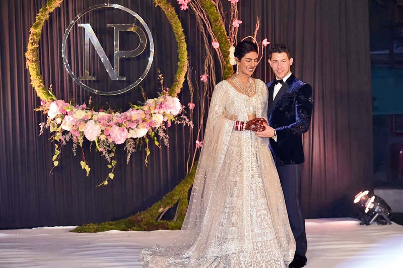 Priyanka Chopra in Nick Jones ter njuna veličastna indijska poroka (foto: Profimedia)