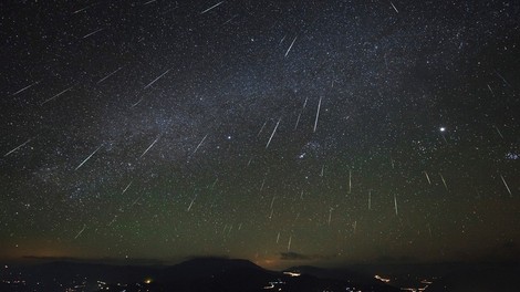 Ponoči vrhunec meteorskega roja Geminidi