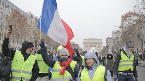 Na protestih v Parizu tokrat nekaj tisoč ljudi