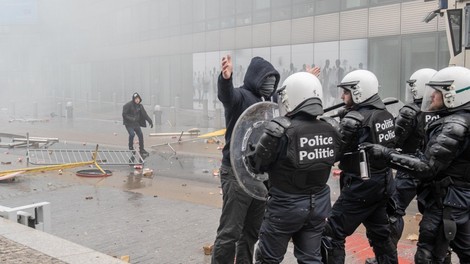 V Bruslju nasilje po protestih