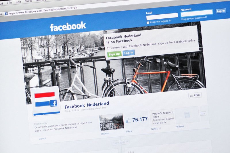 Facebook zaradi protimuslimanskih komentarjev sinu izraelskega premierja blokiral račun (foto: profimedia)