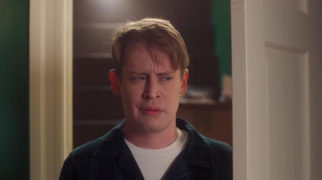 Z novo reklamo se je Macaulay Culkin kot odrasla verzija lika vrnil v "Sam doma"
