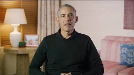 Barack Obama kot Božiček delil darila na pediatrični kliniki
