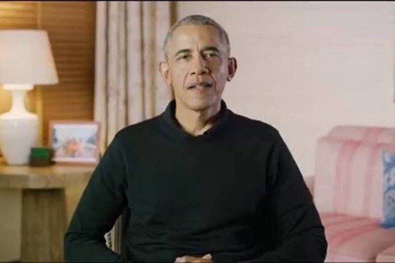 Barack Obama kot Božiček delil darila na pediatrični kliniki (foto: profimedia)