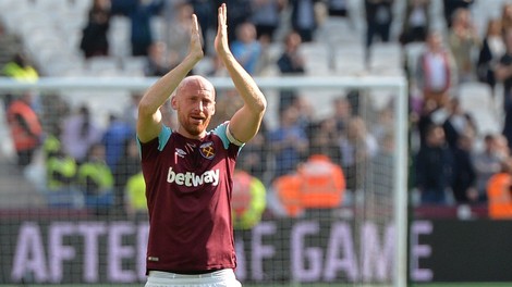 James Collins podpisal pogodbo, se poškodoval in uro kasneje pogodbo raztrgal!