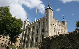 Stražarji znamenite londonske trdnjave prvič po 55 letih stavkali!