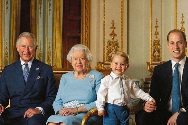 Kaj pijejo kronane glave? Princ Charles prisega na višnjevec, kraljica Elizabeta pa na koktejl! (foto: Profimedia)