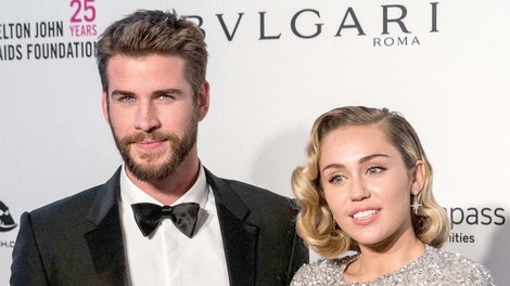 Ugibanj je konec: Miley Cyrus se je res poročila!