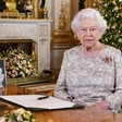 Pri kraljici Elizabeti božični okraski visijo do februarja, razlog za to pa je res žalosten