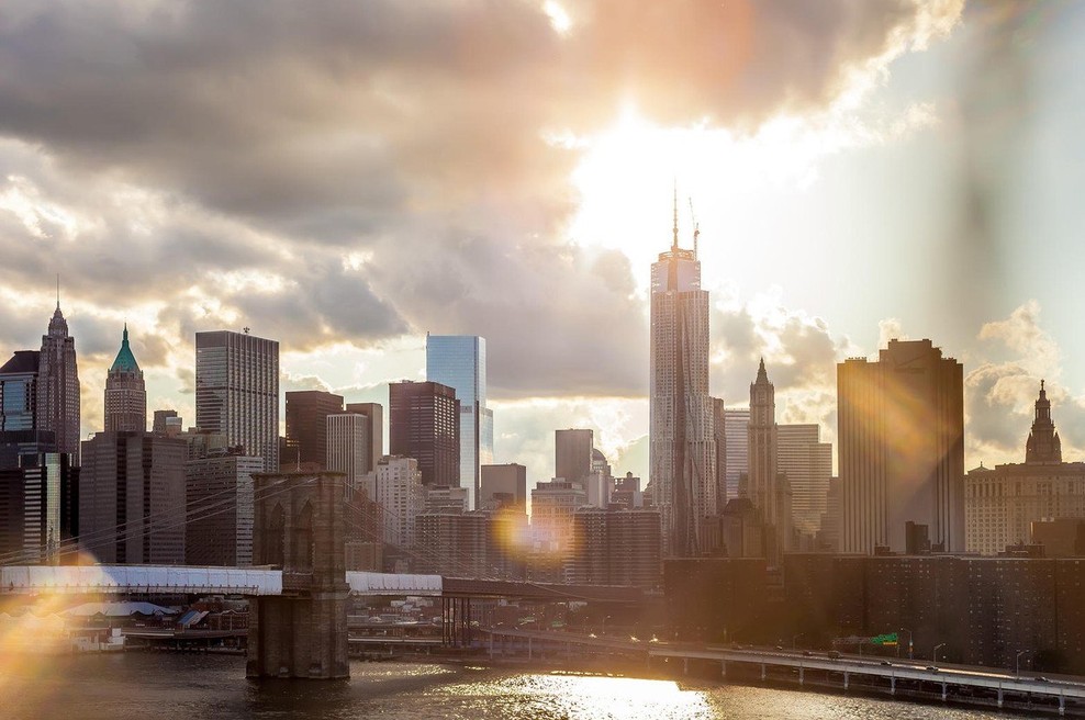 Zaradi turkizno modrega neba nad New Yorkom so mislili, da gre za napad vesoljcev (foto: profimedia)