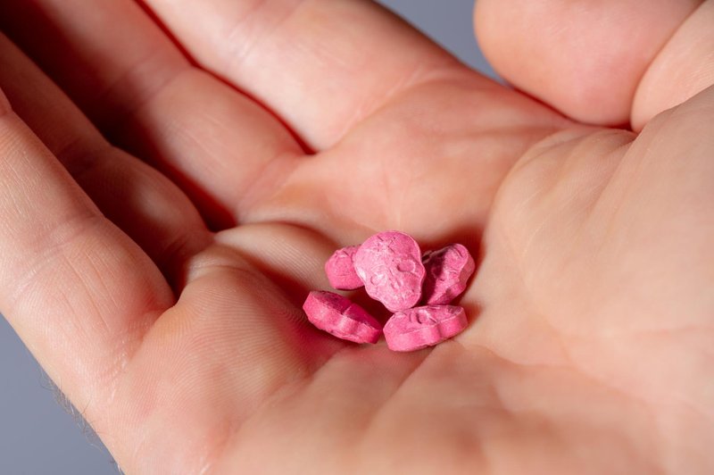 Rekreativna uporaba drog: Zavajujoči blišč pisanih tabletk (foto: SHUTTERSTOCK)