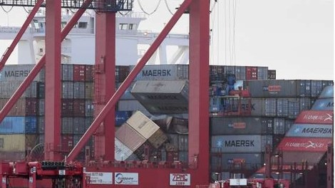 Ladjar obljublja plačilo sanacije po padcu kontejnerjev v Severno morje