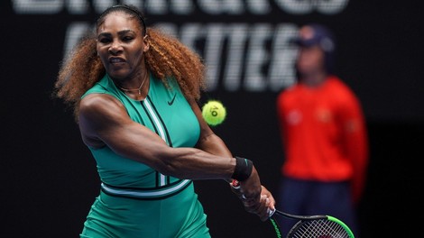 Serena Williams s svojim teniškim dresom znova razdelila javnost in dvignila veliko prahu