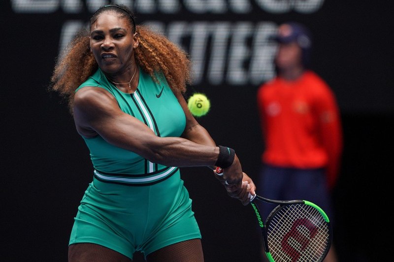 Serena Williams s svojim teniškim dresom znova razdelila javnost in dvignila veliko prahu (foto: Profimedia)