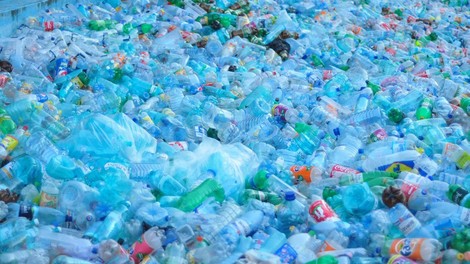 Svetovne težave z odpadno plastiko, ki nas čedalje bolj duši, bo skušalo rešiti novo združenje