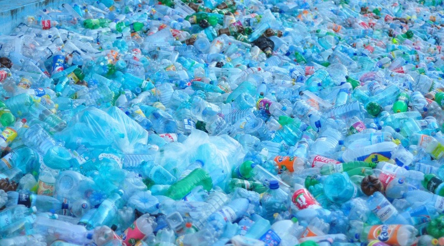Svetovne težave z odpadno plastiko, ki nas čedalje bolj duši, bo skušalo rešiti novo združenje (foto: profimedia)