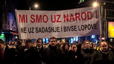 V Beogradu sedmi teden zapored protesti proti avtokratskemu predsedniku Aleksandru Vučiću