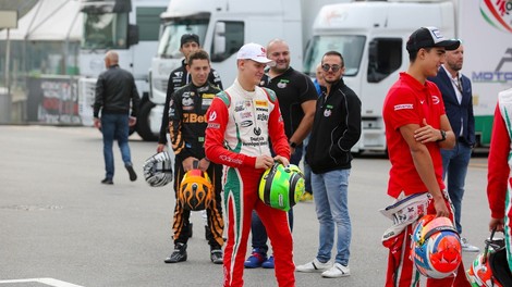 Sin Michaela Schumacherja podpisal pogodbo s Ferrarijem