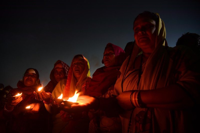 Na tisoče Indijcev se je poklonilo preminulemu 111-letnemu "hodečemu bogu" (foto: profimedia)