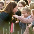 Kate Middleton oboževalka prijela za lase, reakcija lepe vojvodinje pa je bila izjemno prikupna