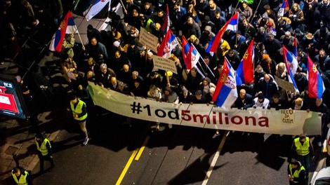 V Beogradu znova več tisoč protestnikov